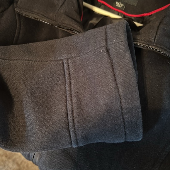 Details Intl black zip up coat, Size Large worn a few times - Picture 6 of 6